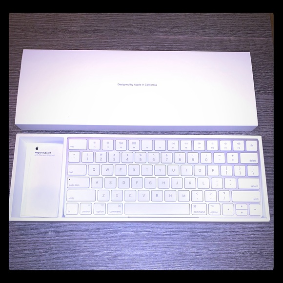 Apple Keyboard - Picture 1 of 4